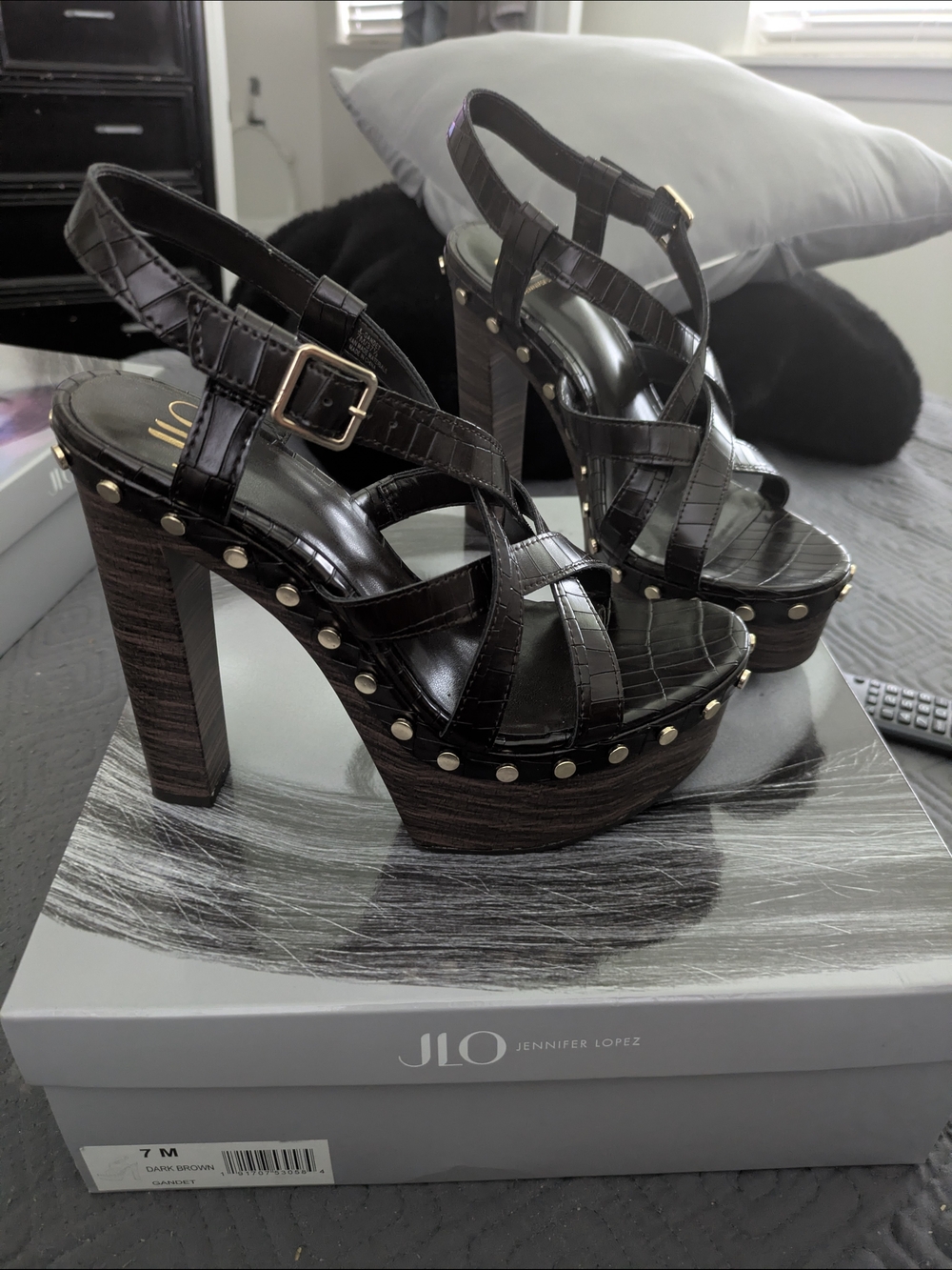 Jennifer Lopez Dark Brown Croc-Embossed Platform Sandals with Gold Studs - Picture 6 of 6